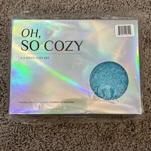 Oh So Cozy 3 Pc Set Head Wrap Headband Socks Scrunchie Light Blue New Gift